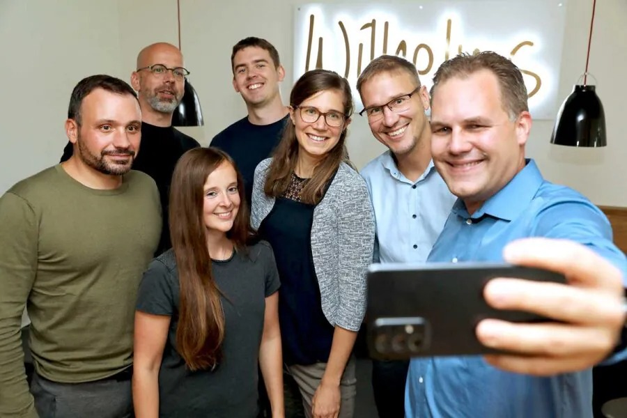 imgi_97_Mitarbeiter_Selfie-900x600